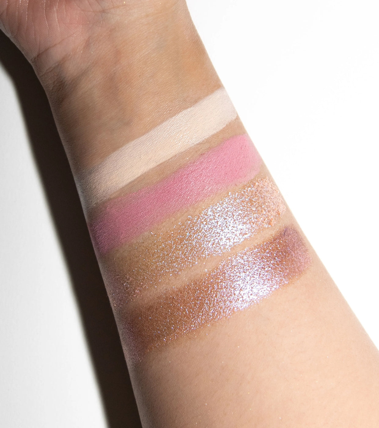 Makeup Revolution - Mini palette di ombretti - The Enchanted Icon Edit Soft Pink Nudes