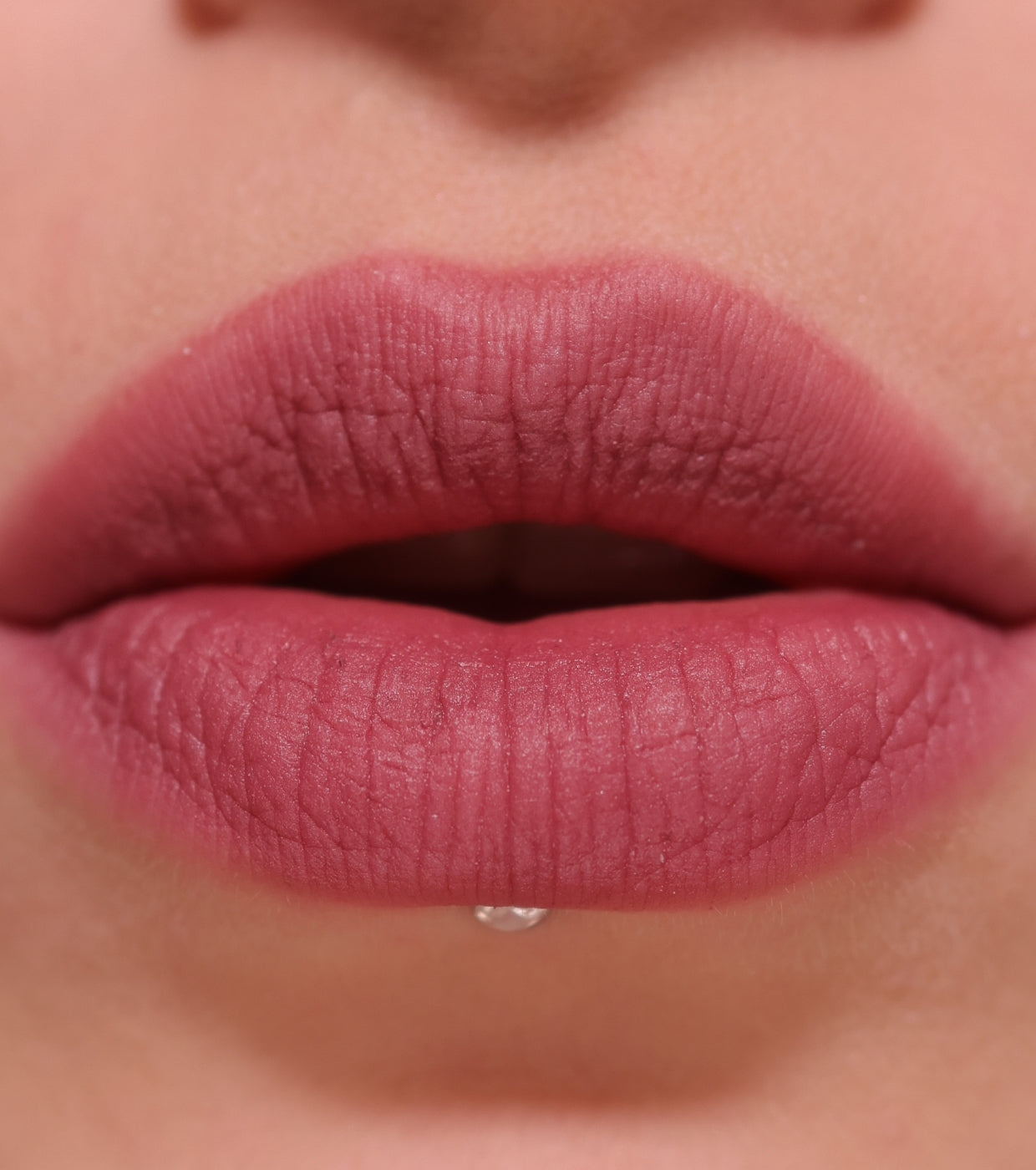 Revolution - Rossetto liquido opaco Air Blur - Black Cherry