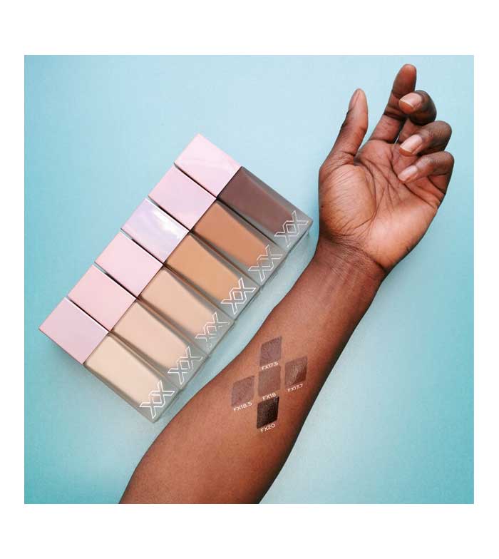 XX Revolution - Fondotinta Glow Skin Fauxxdation - FX16.7