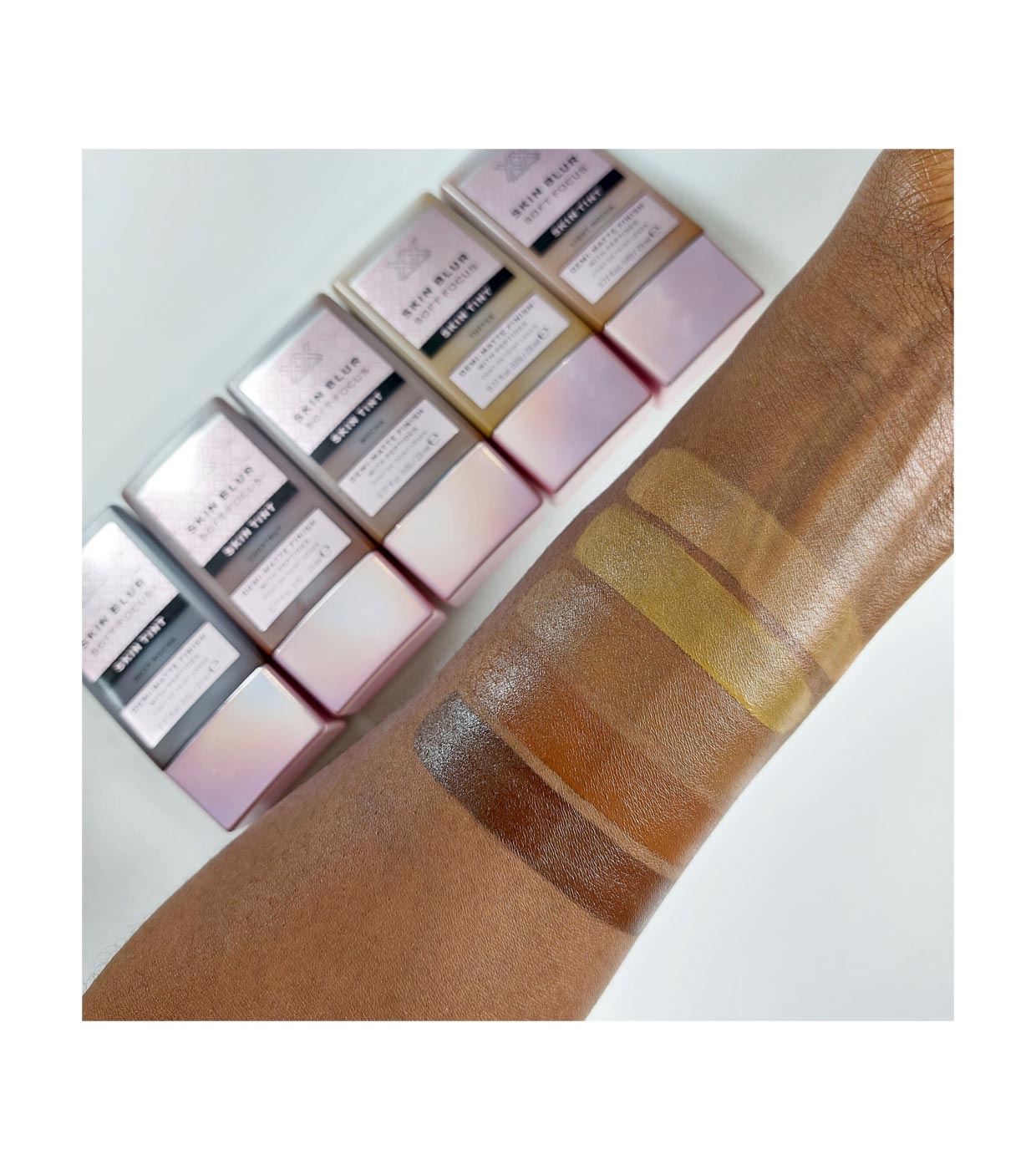 XX Revolution - Fondotinta Skin Blur Soft Focus Skin Tint - Light Mocha