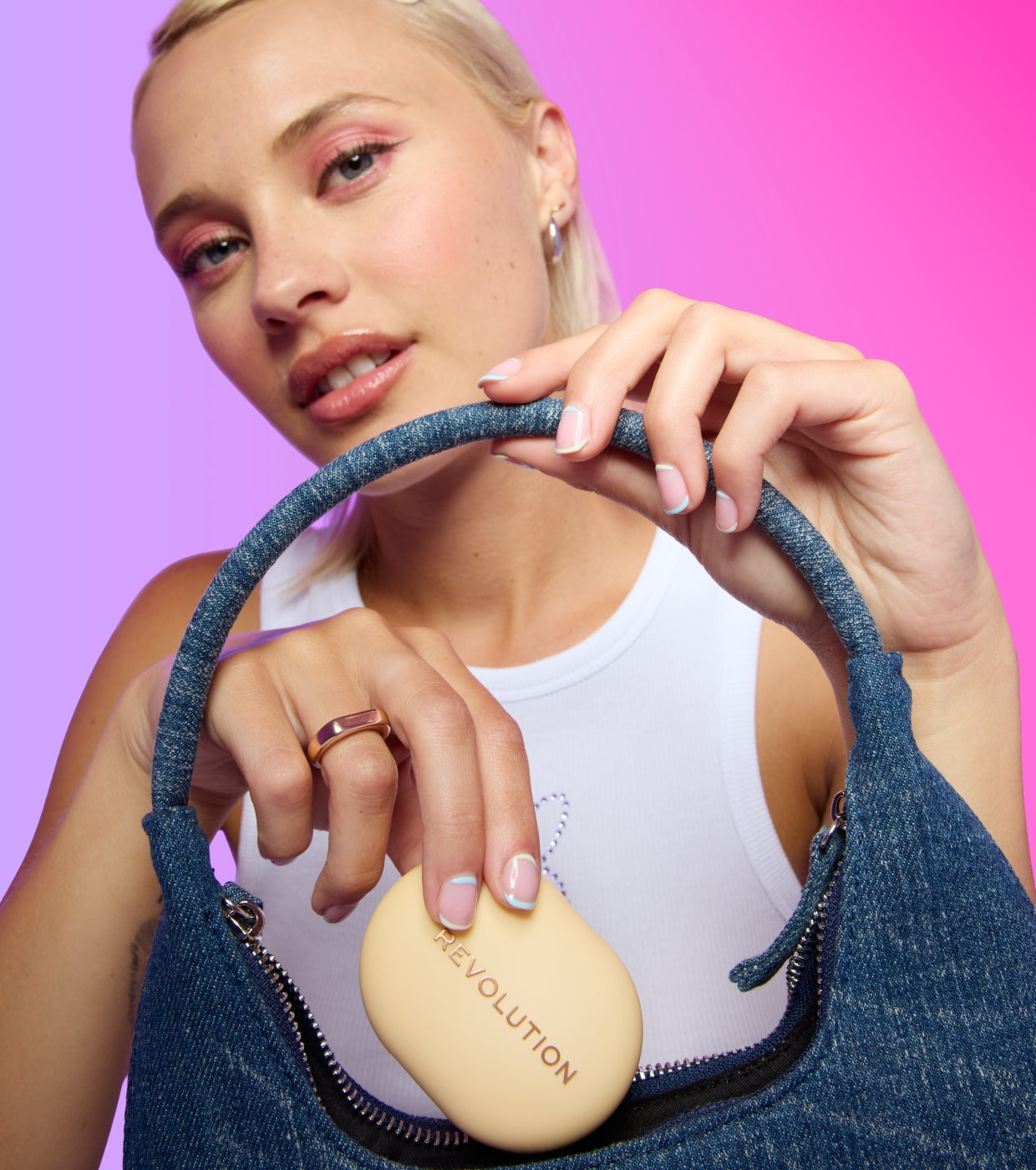 Makeup Revolution - Cipria compatta Powder Pops Instant Blur - Banana Light