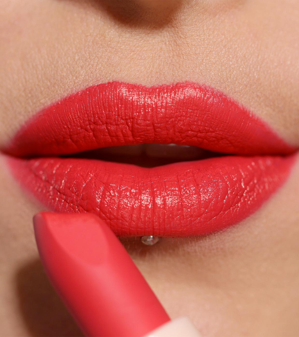 Revolution - Rossetto satinato Lip Allure - Vibe Red